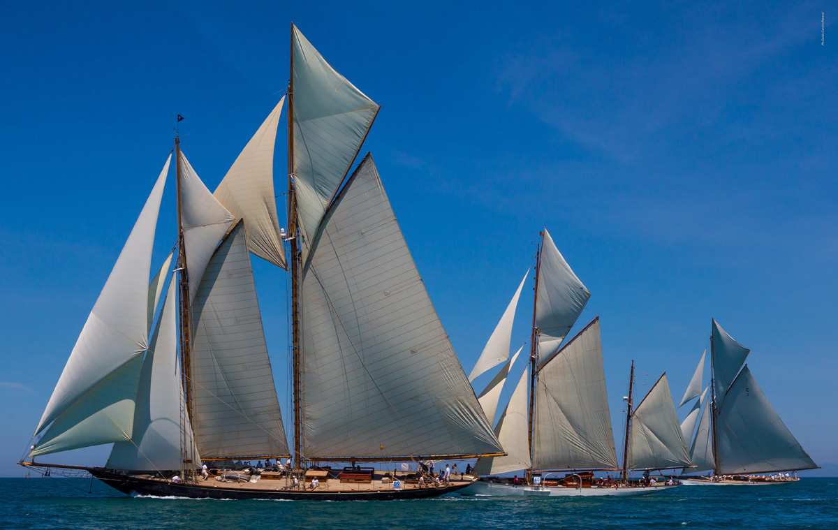 Le Vele D epoca A Napoli Panerai en el Vesubio SKIPPERMAR